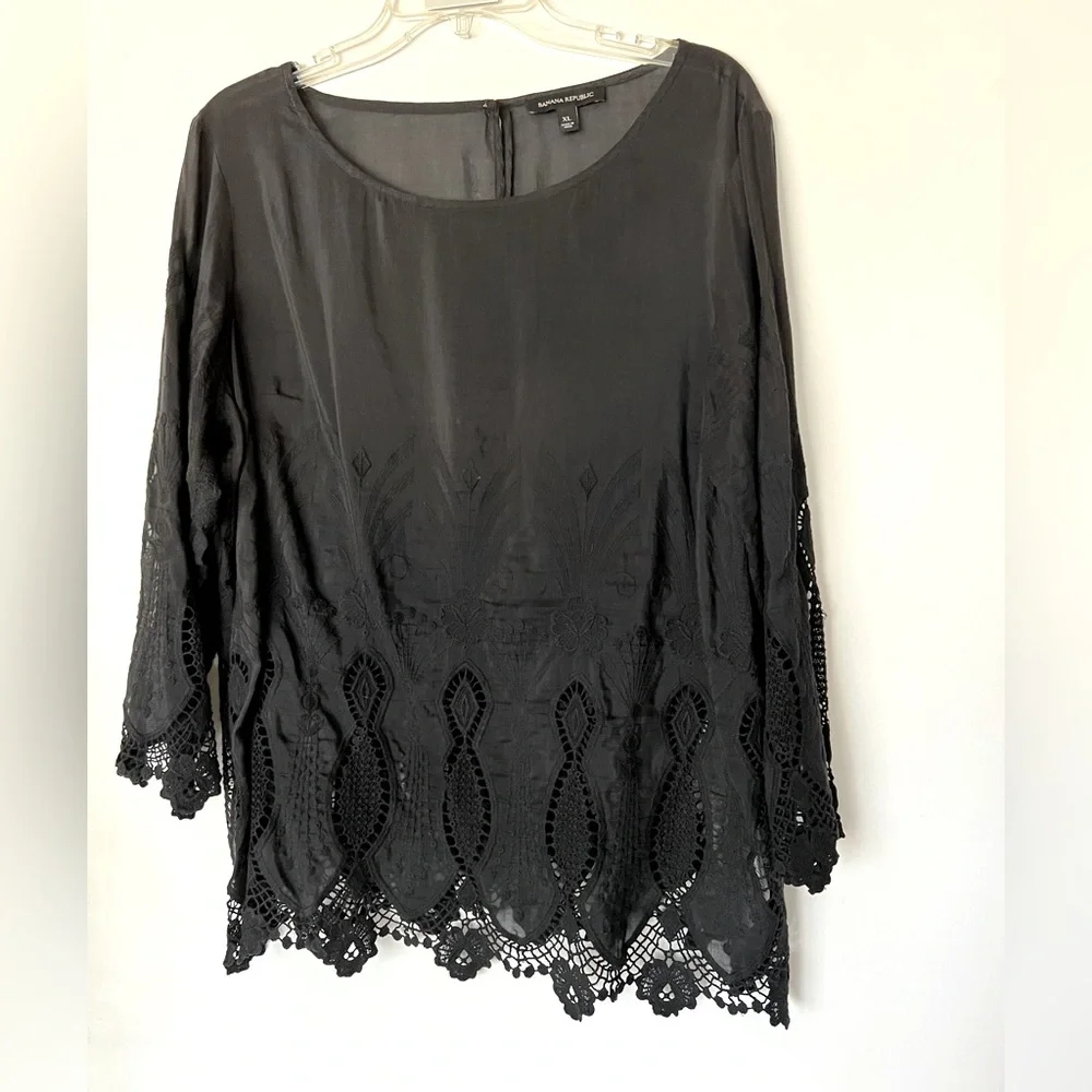 Women’s 3/4 sleeve top with lace like sleeves and hem. Thin fabric - Picture 1 of 6